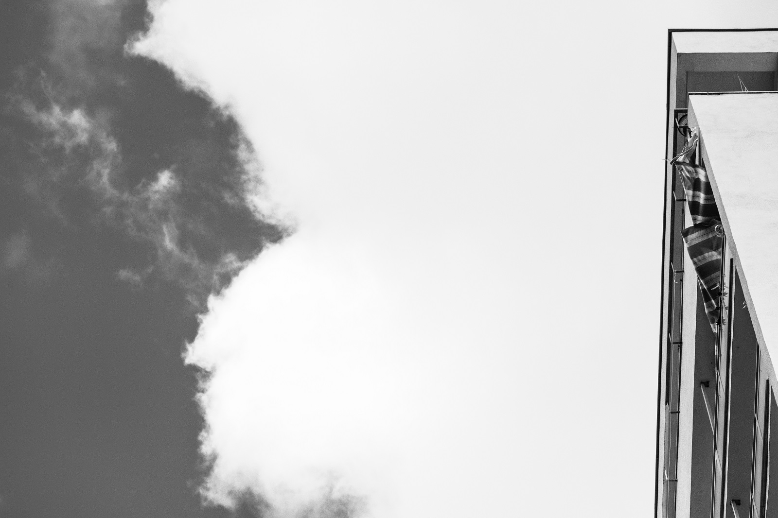 Fotografija Adrijana Vidić, nebo i dio kuće