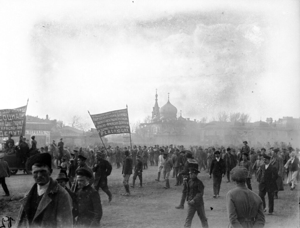 Revolucionarna-vreva-u-centru-Omska